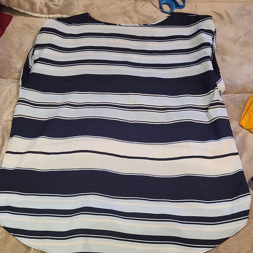 She'll sleeve blouse - Picture 8 of 10